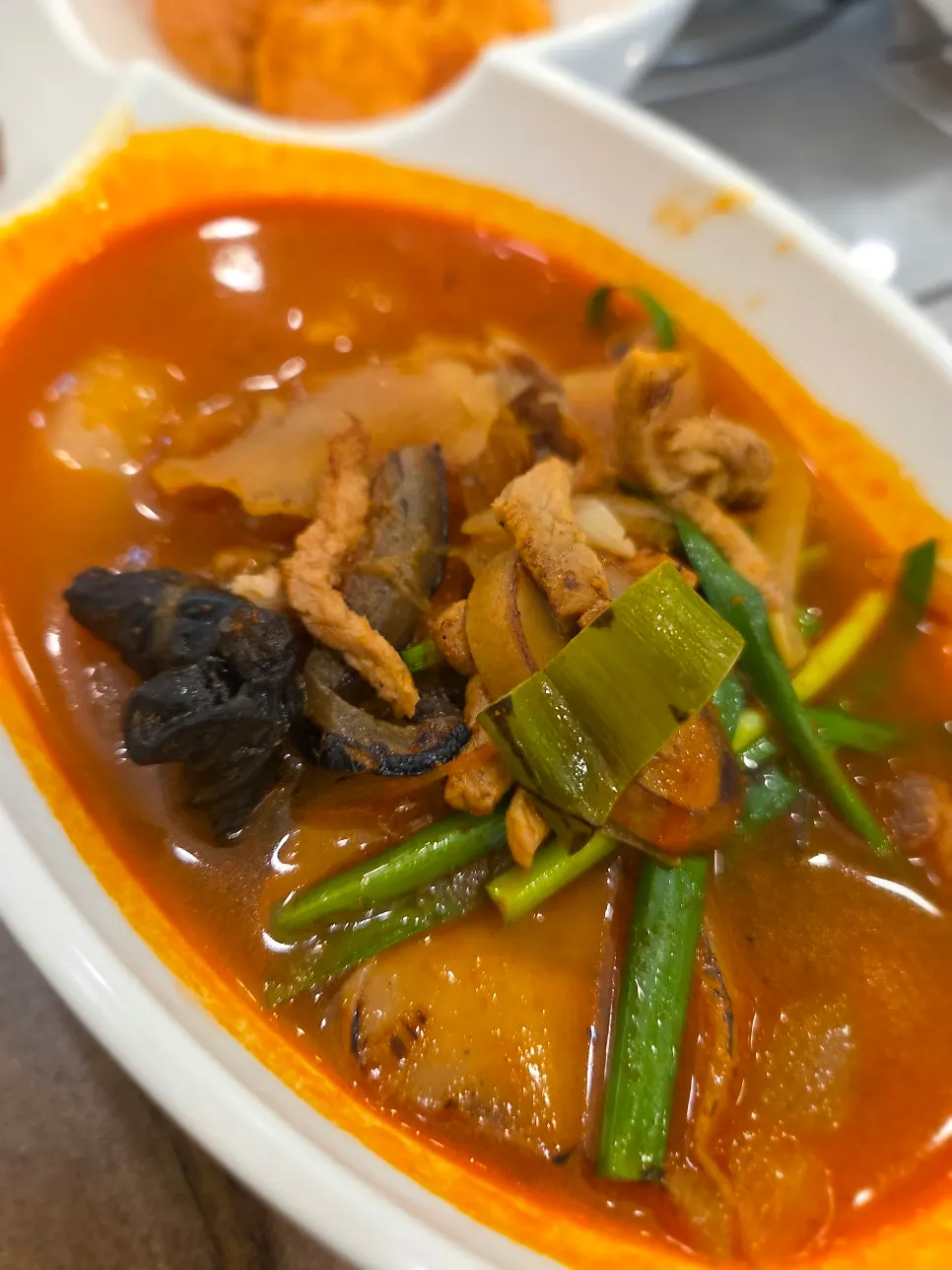 Jjajangmyeon with thin noodles