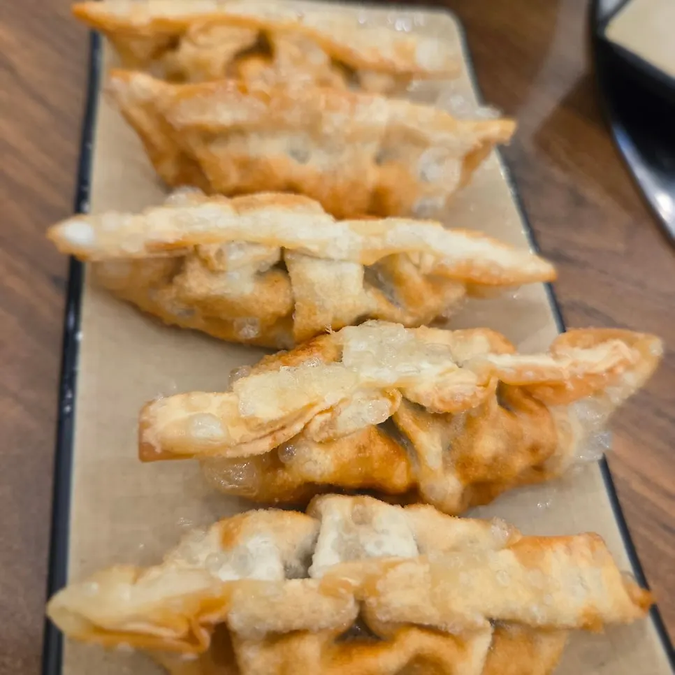 Crispy fried gunmandu
