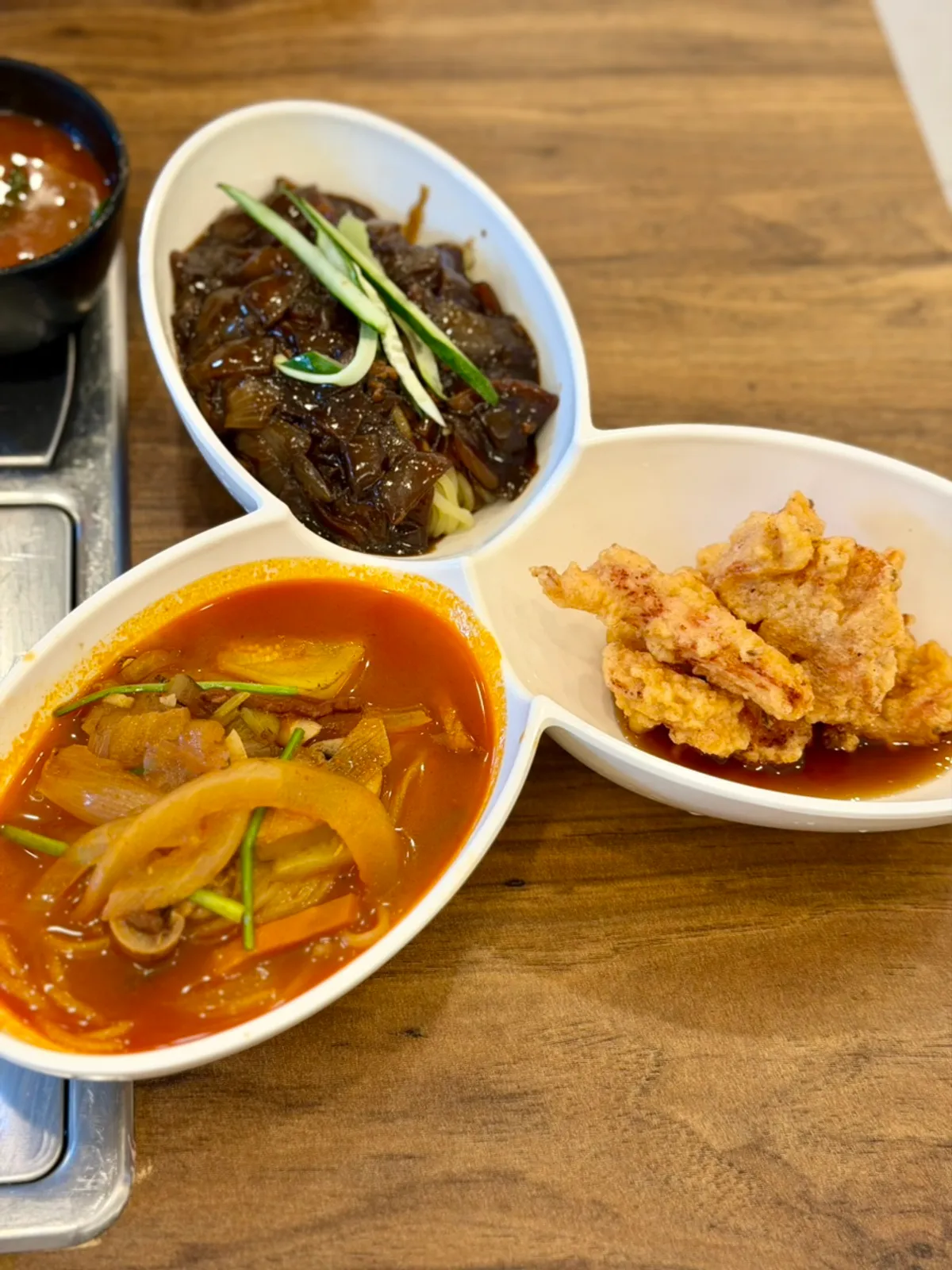 숟가락으로 떠먹는 해물덮밥
