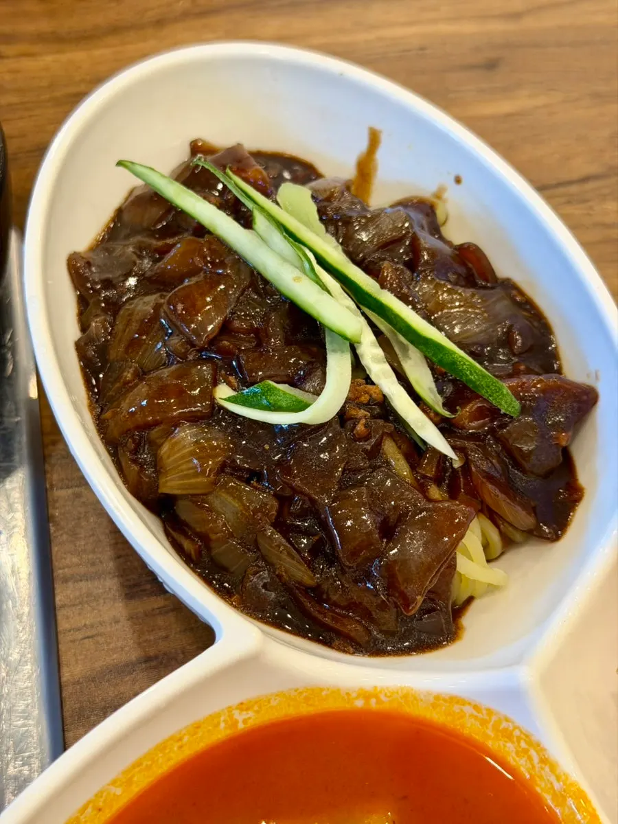 1인 정식에 나온 짜장면