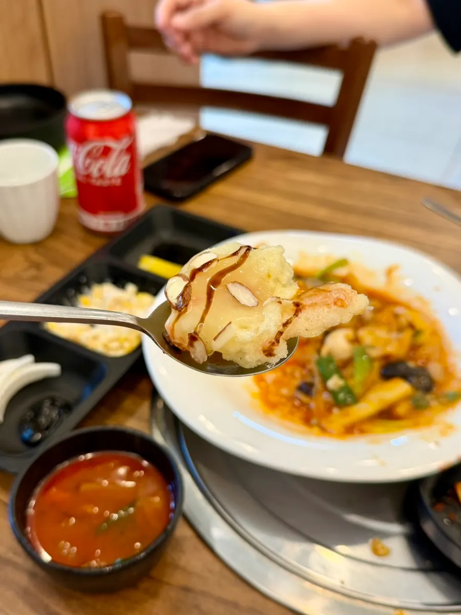 자몽이 올라간 크림새우 클로즈업