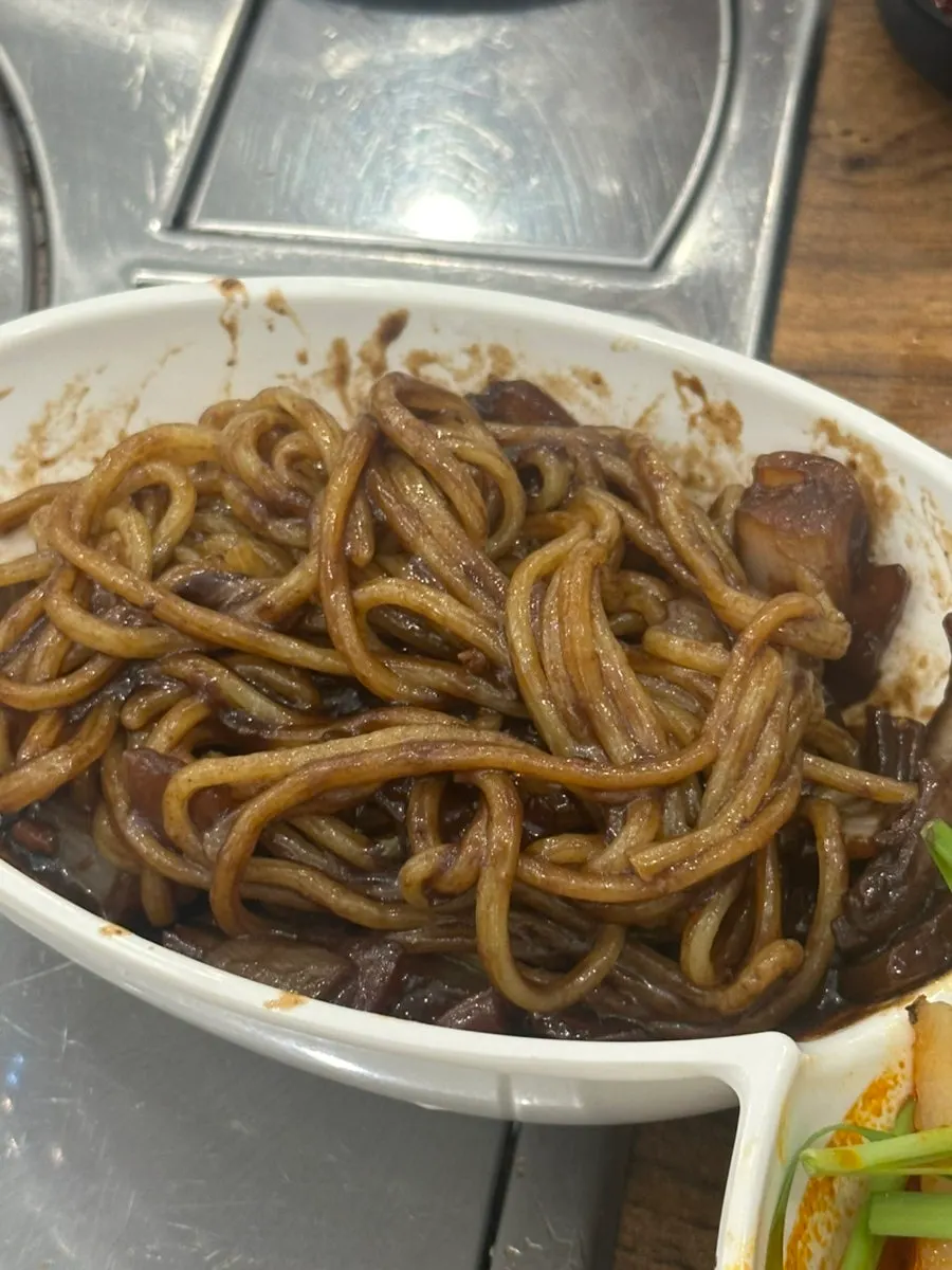 Spicy jjamppong broth and noodles