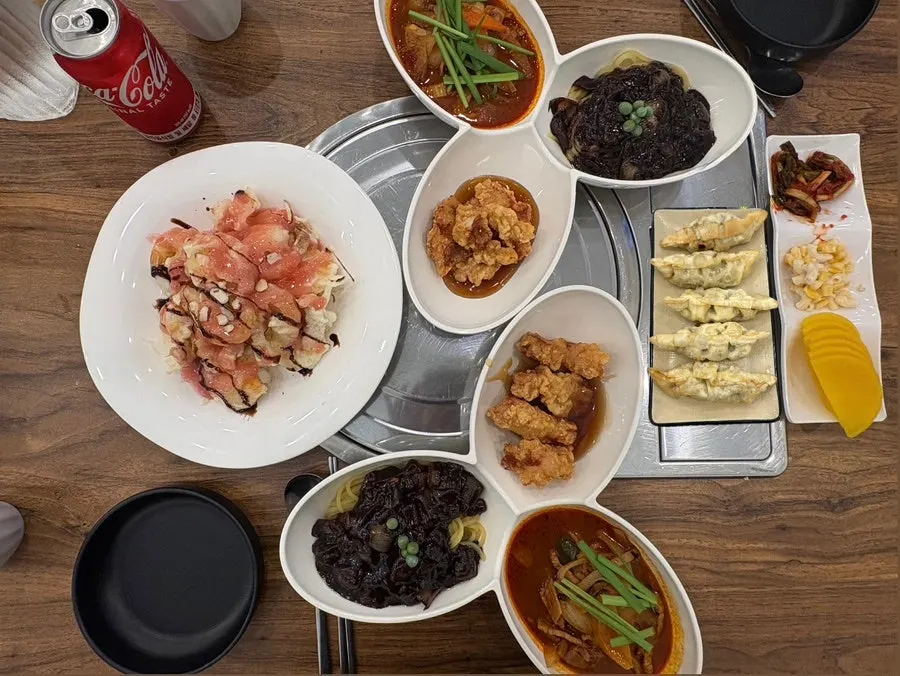 Table full of solo sets and side dishes