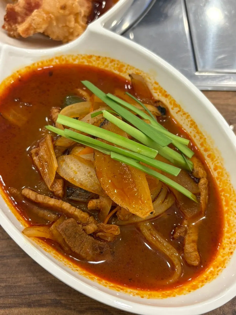 Red-broth jjamppong from the solo set