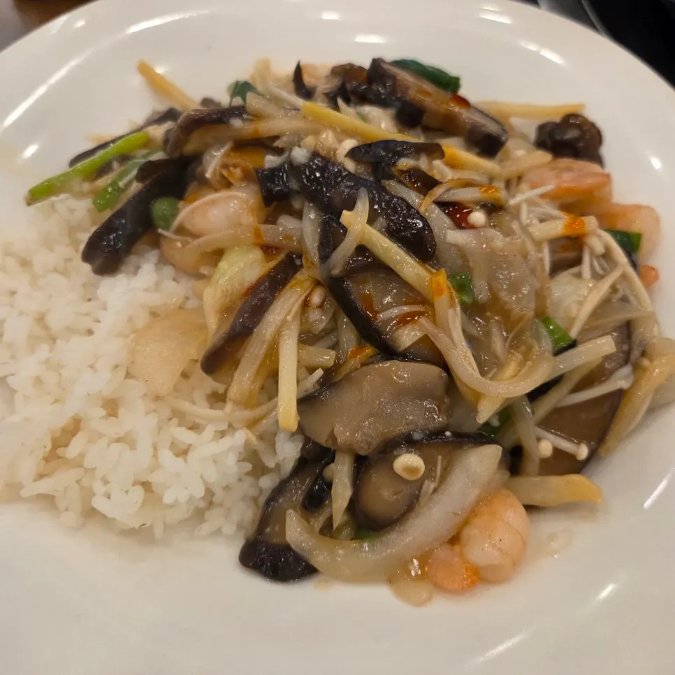 Yusanseul-bap topped with mushrooms and shrimp