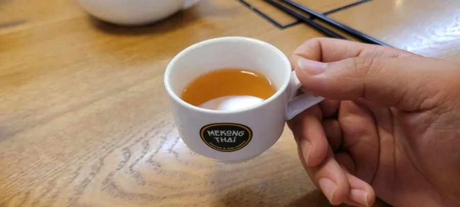 자스민차를 담아 둔 셀프 코너