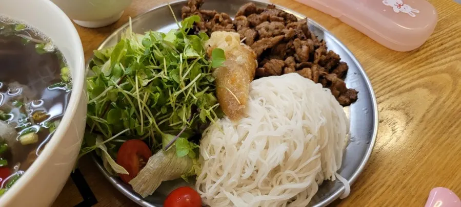 소고기쌀국수 라지 사이즈 한 그릇
