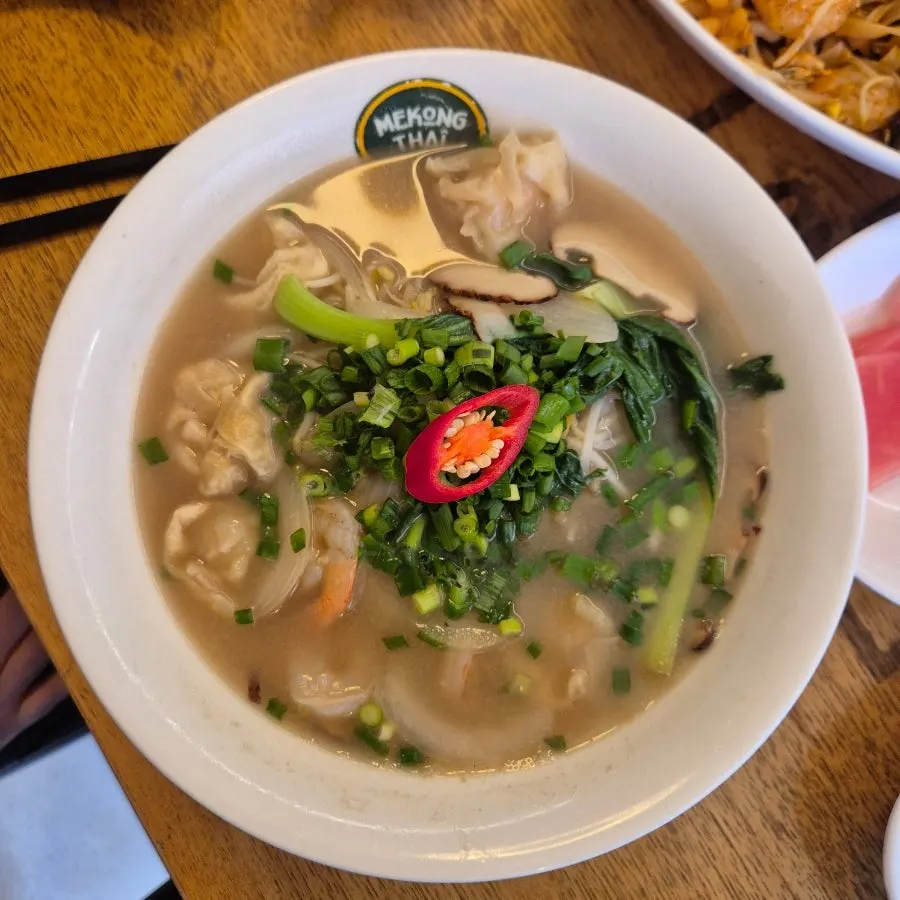 새우완탕 쌀국수 한 그릇