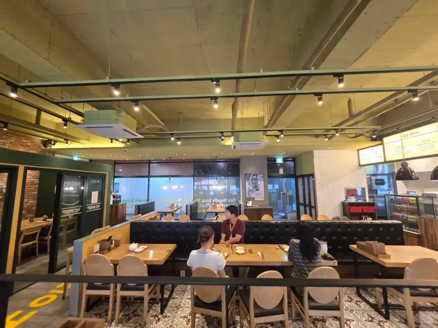 Spacious main dining hall at Mekong Thai Sejong Naseong Branch