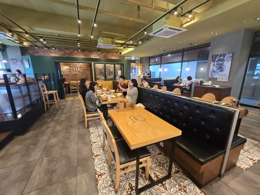 Table seating good for dining with a child