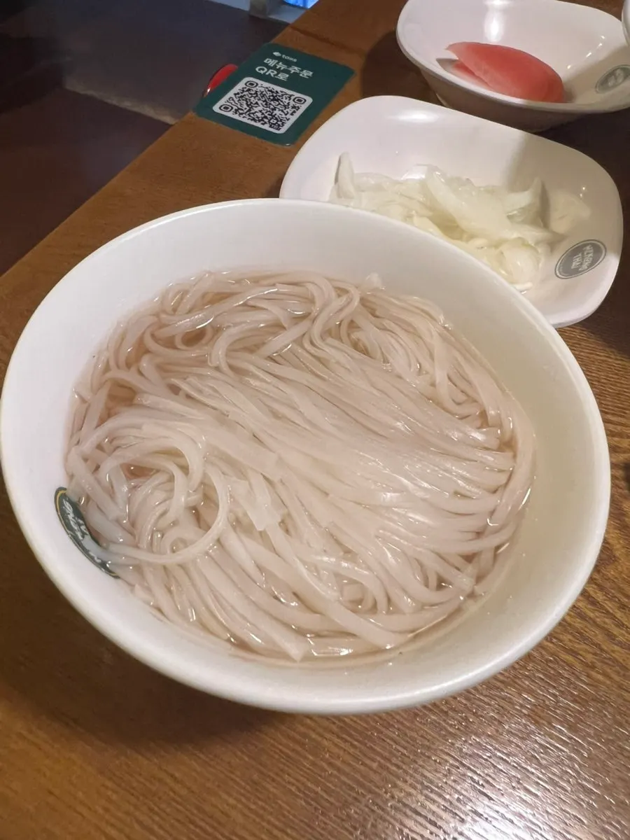 리뷰 이벤트로 받은 쌀국수 사리를 넣은 국수
