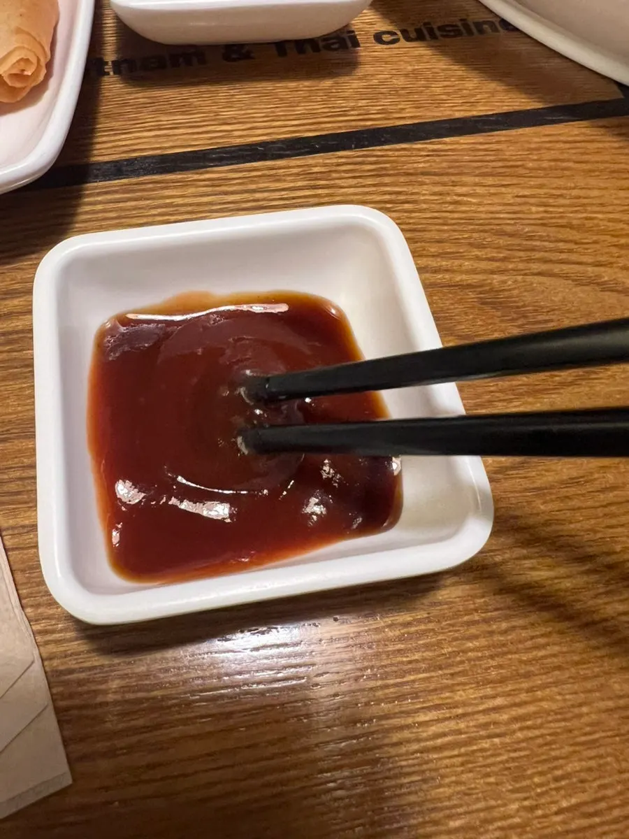 추가 요청한 숙주를 넣은 쌀국수