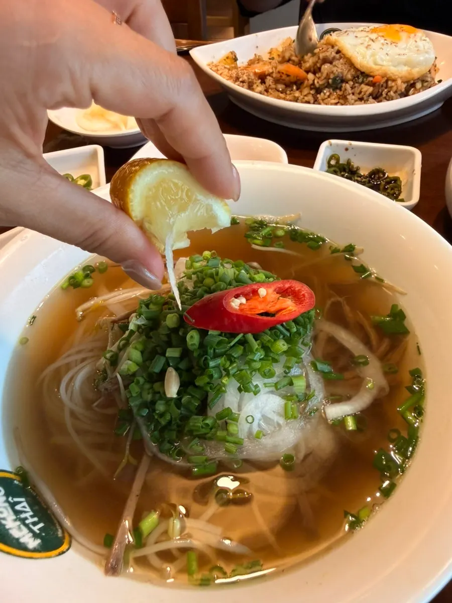Generous serving of bean sprouts on the side