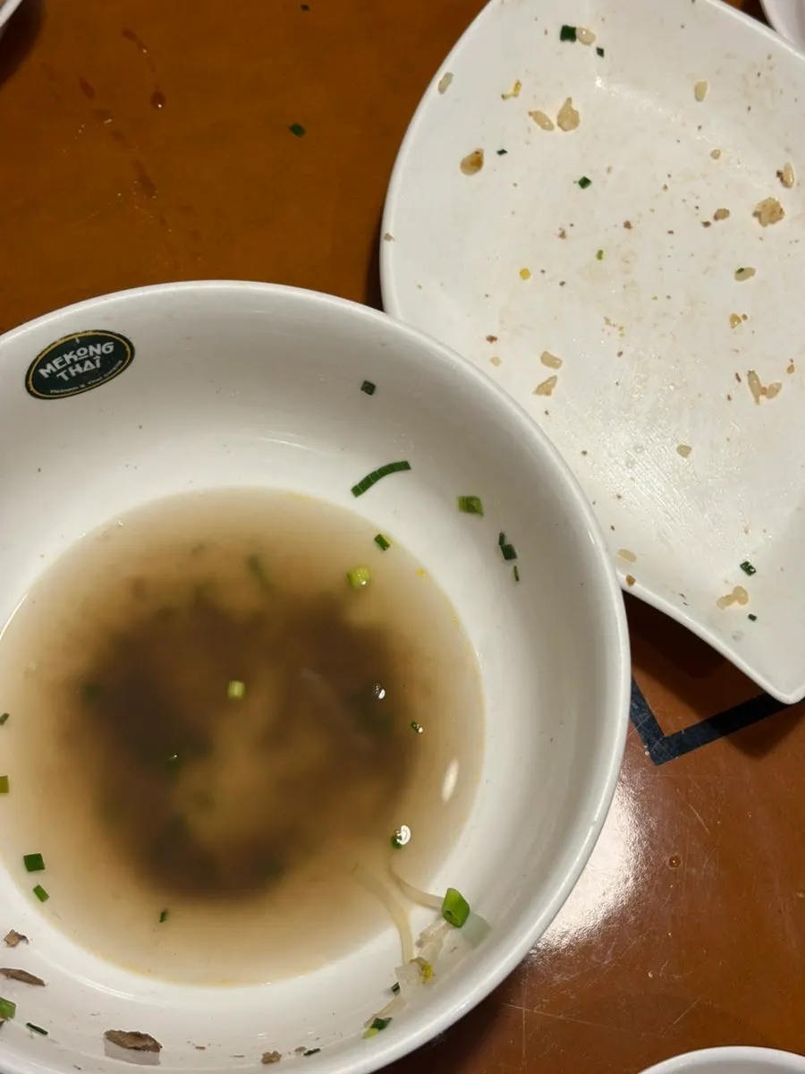 고수를 듬뿍 넣은 쌀국수 국물