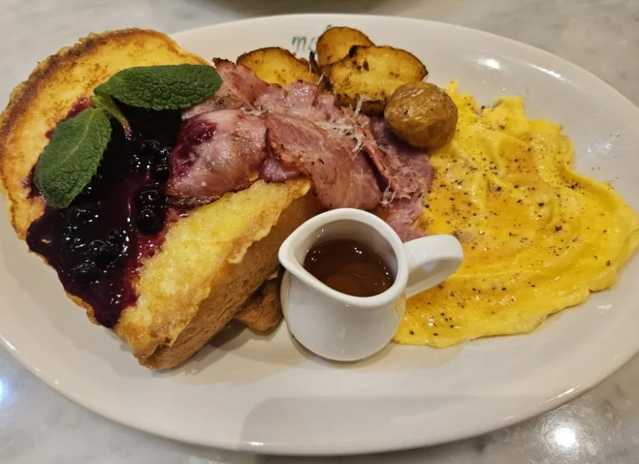 Table with classic French toast and salad served