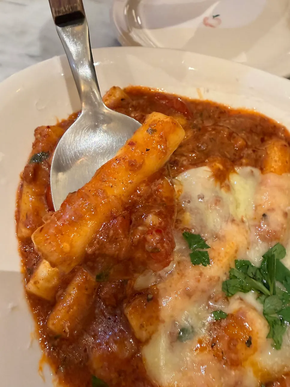 진한 라구 소스에 버무려진 라구 떡볶이