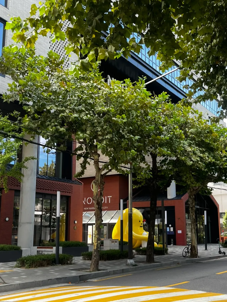 Entrance view of MELA Hongdae