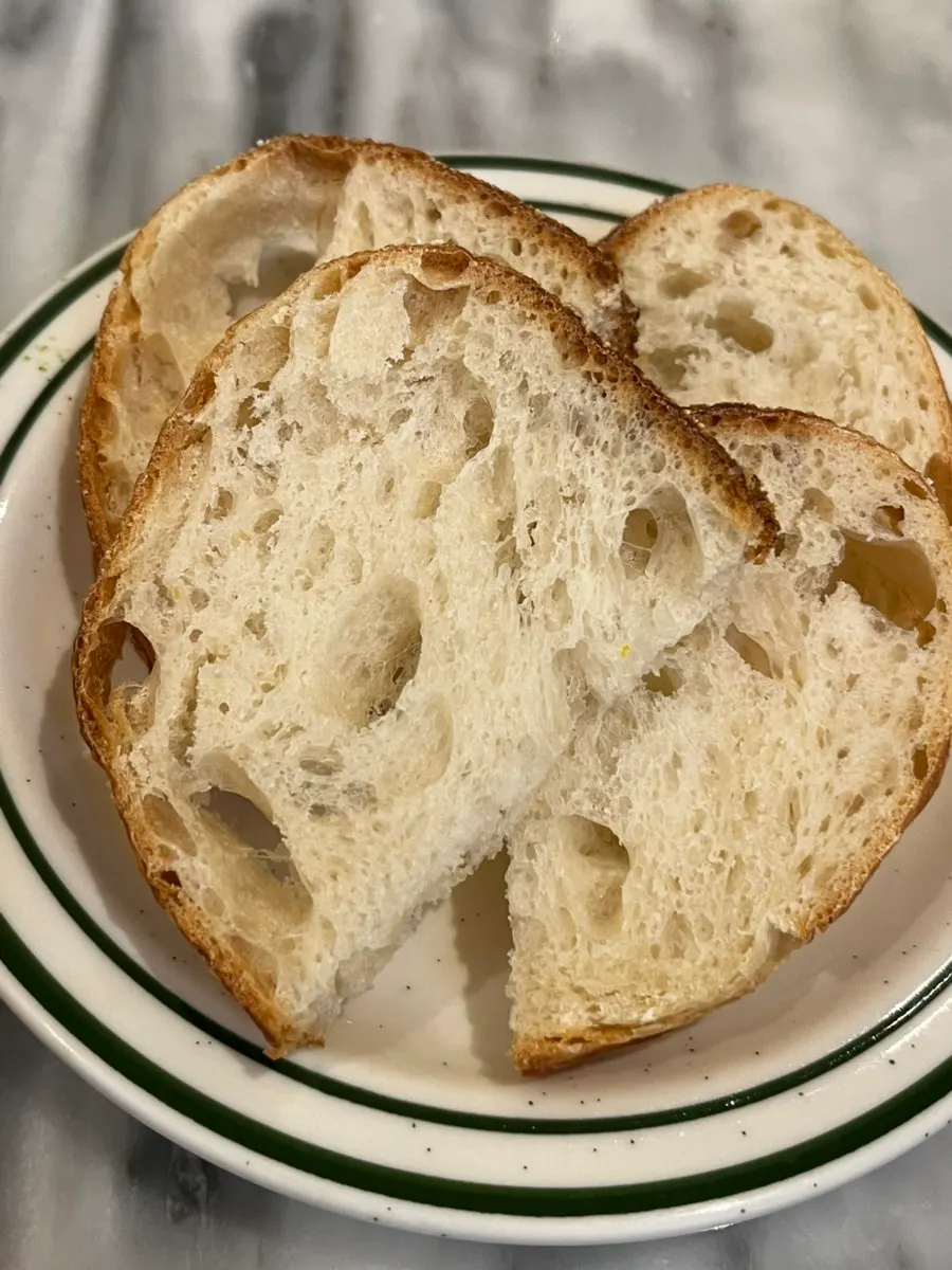 Sourdough served as the ₩2,500 added bread
