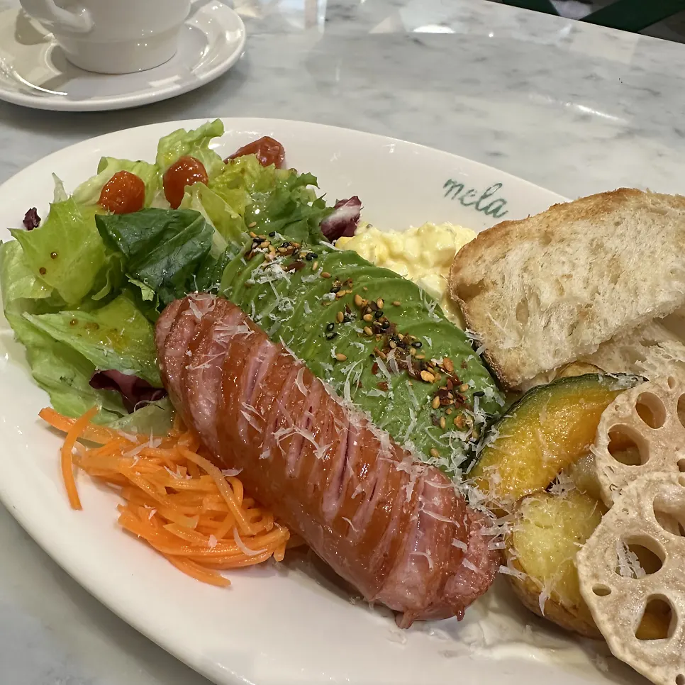 Brunch table photo at MELA Hongdae