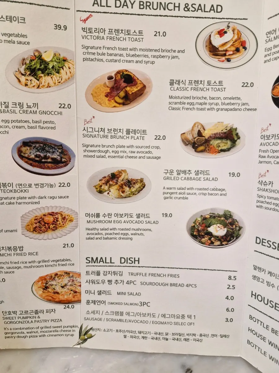 크로플 등 디저트 베이커리 진열