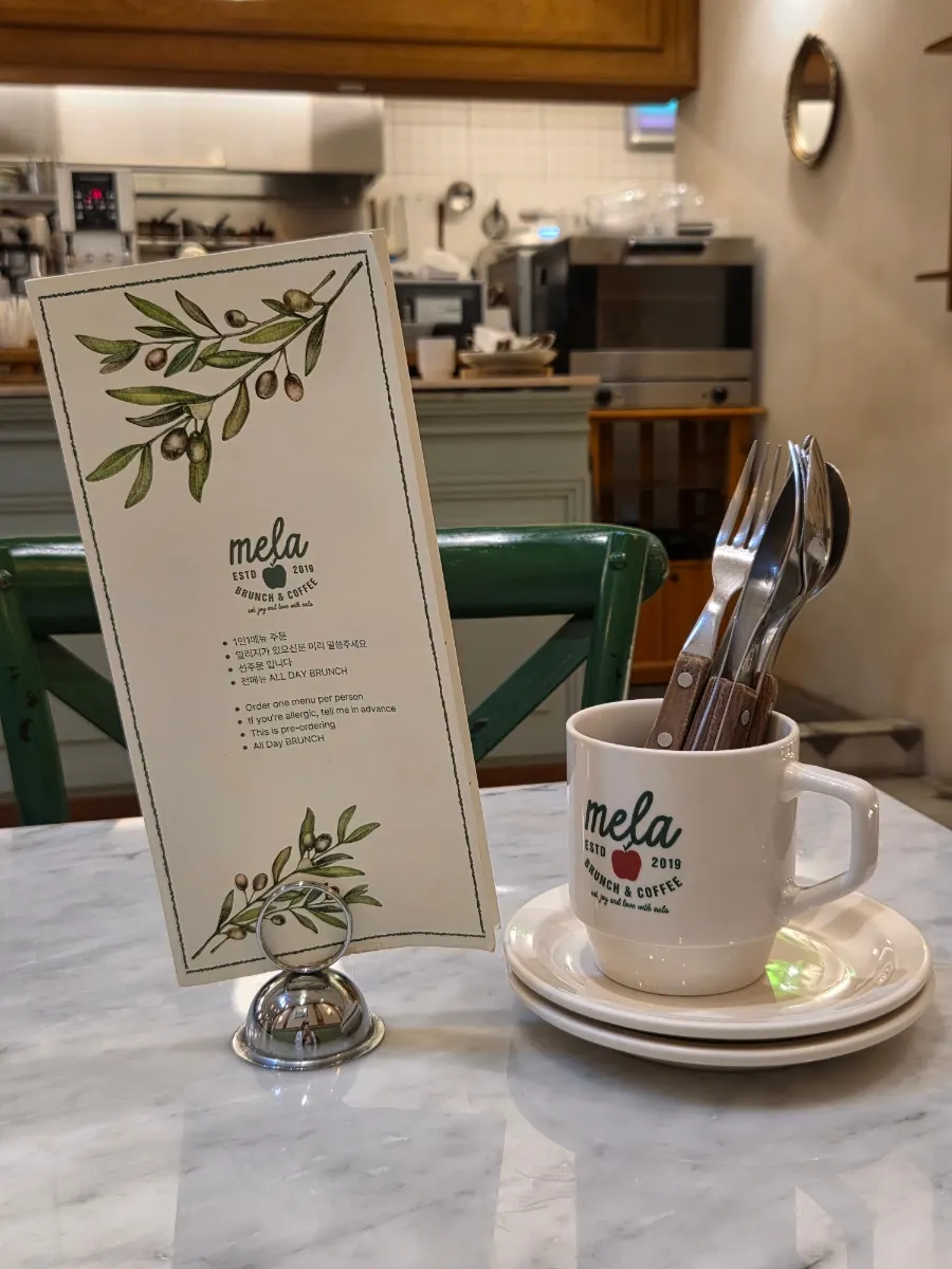 Table setting at MELA Hongdae