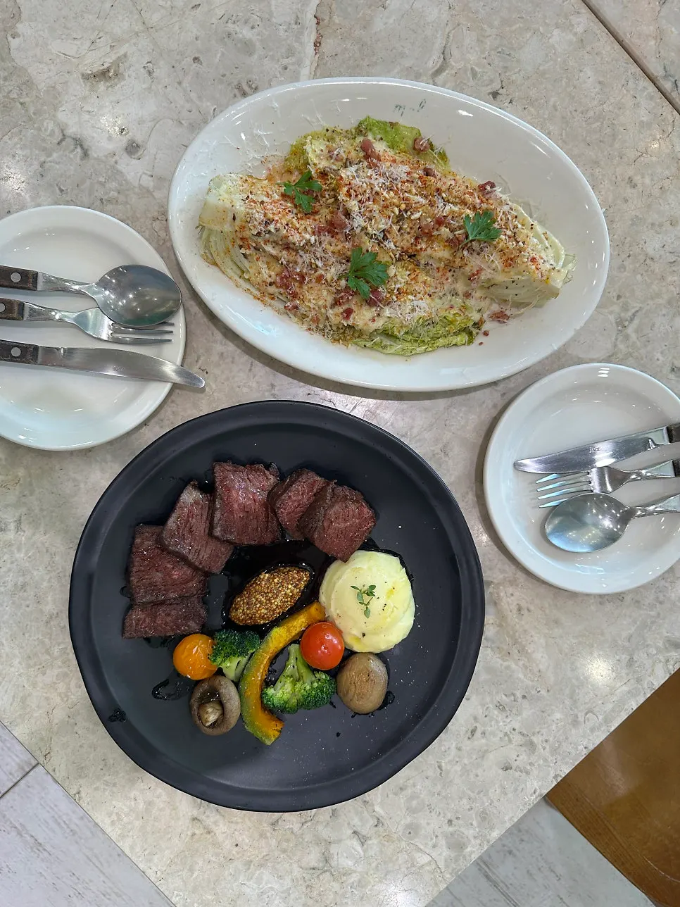Table with the steak and cabbage salad together