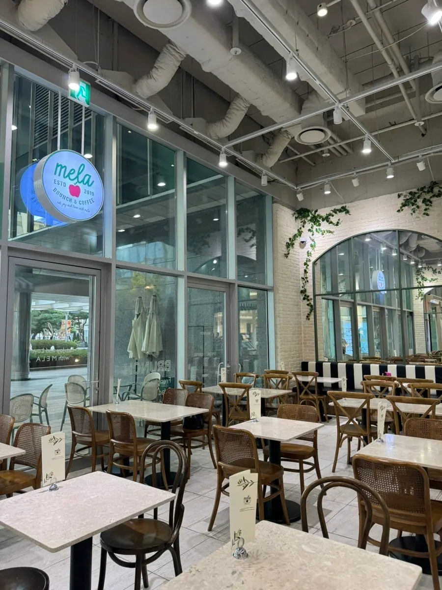 타임스퀘어 1층 멜라 매장 입구