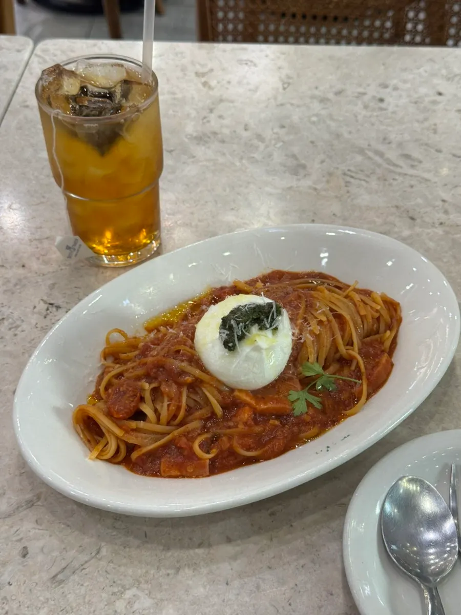 부라타 치즈가 올라간 아라비아따 파스타