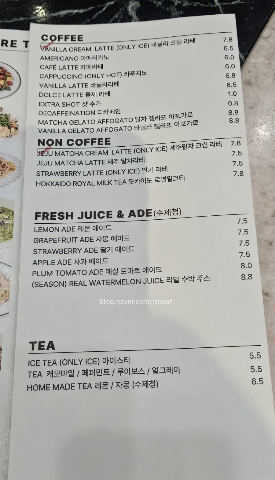 파스타와 피자, 음료가 있는 멜라 메뉴 구성