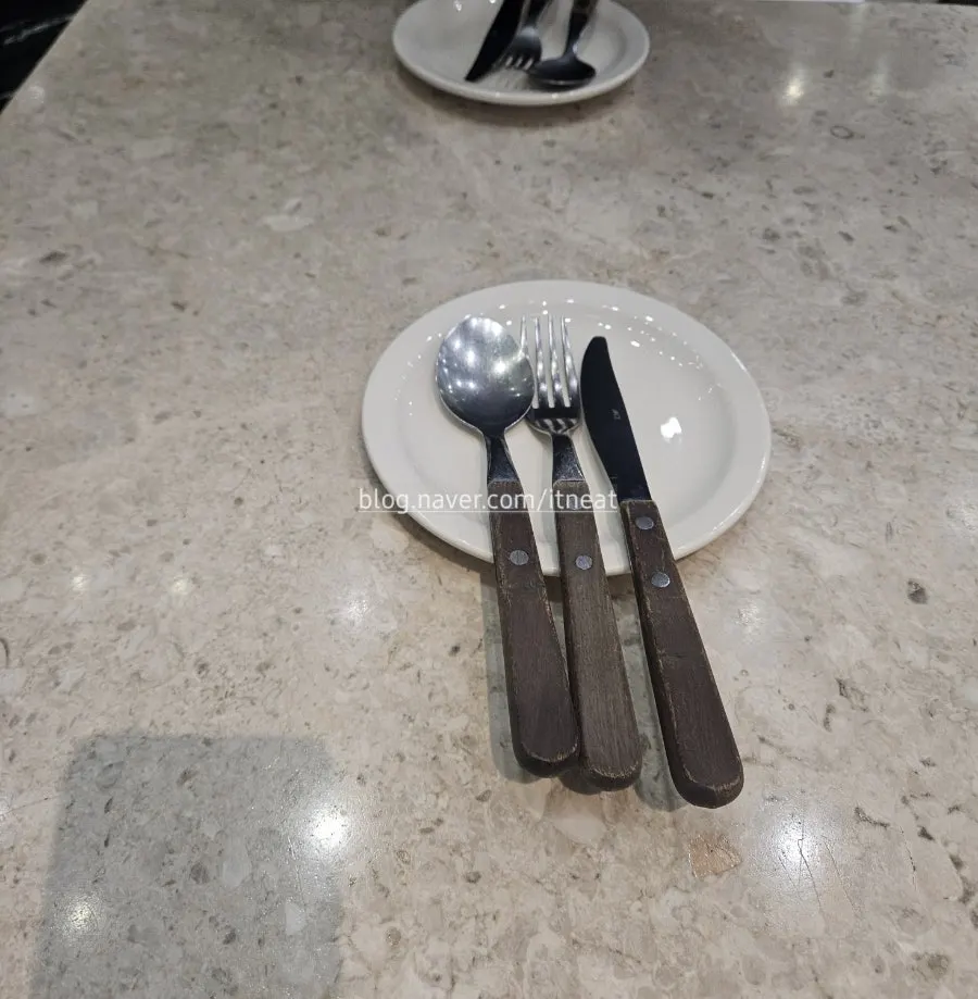 멜라 매장 분위기를 담은 사진