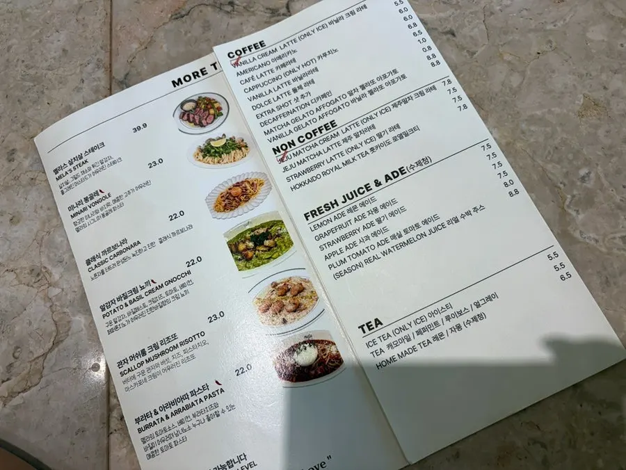 브런치 먹기 좋은 멜라 타임스퀘어점 자리