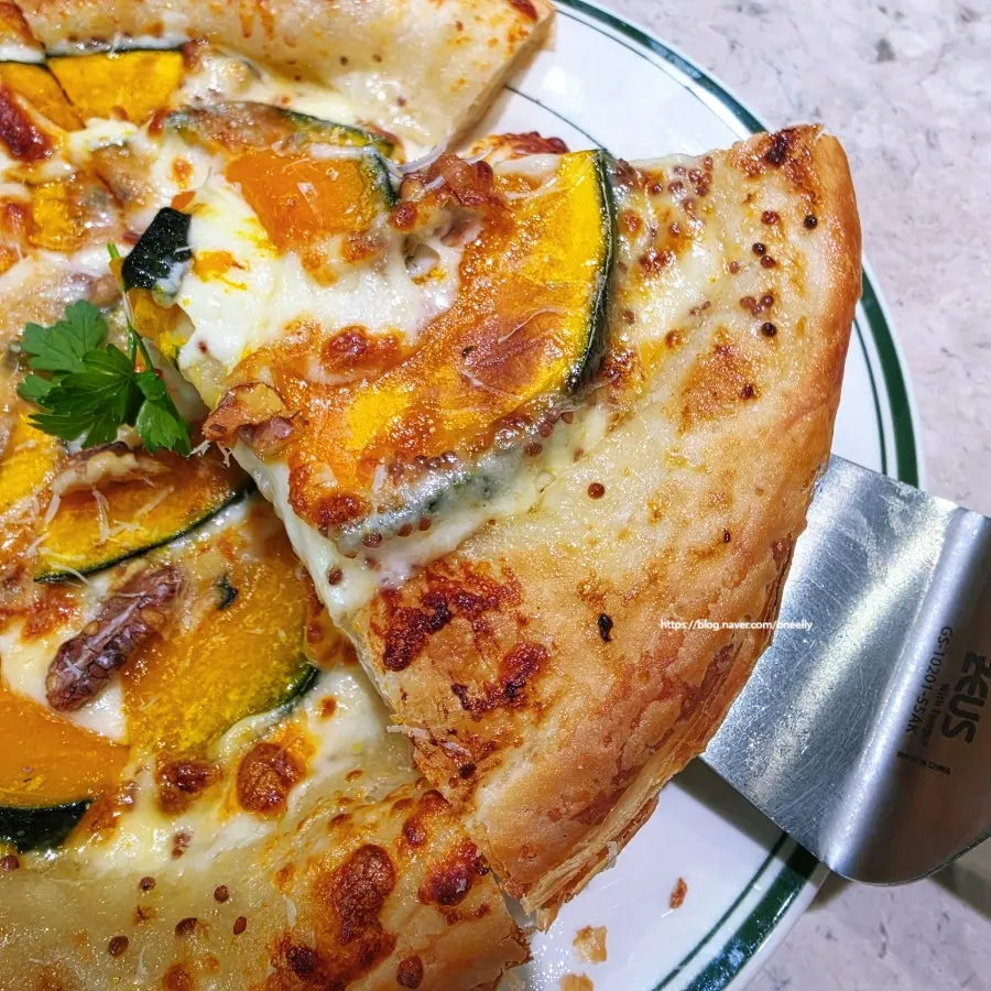 Pastry-dough pizza loaded with toppings