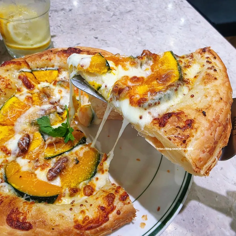 Scooping a slice of pizza onto a plate