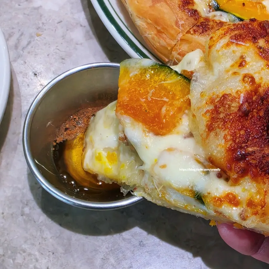 Warm, freshly served gorgonzola pizza