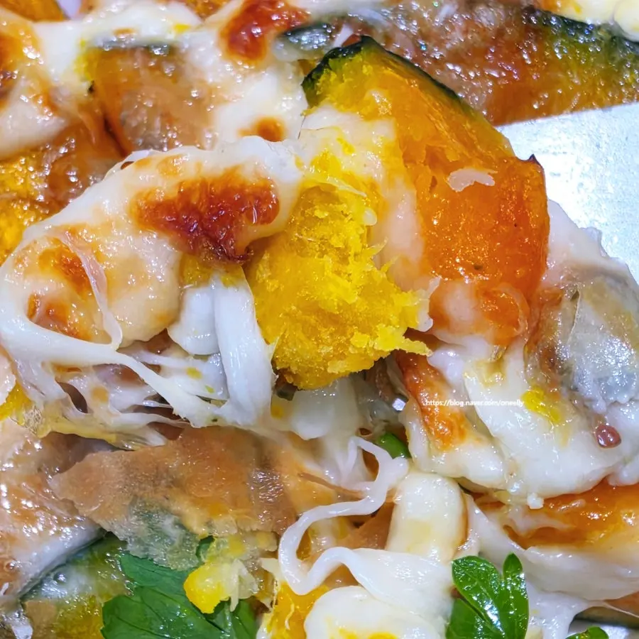 Cross-section of the pizza topped with pumpkin and cheese