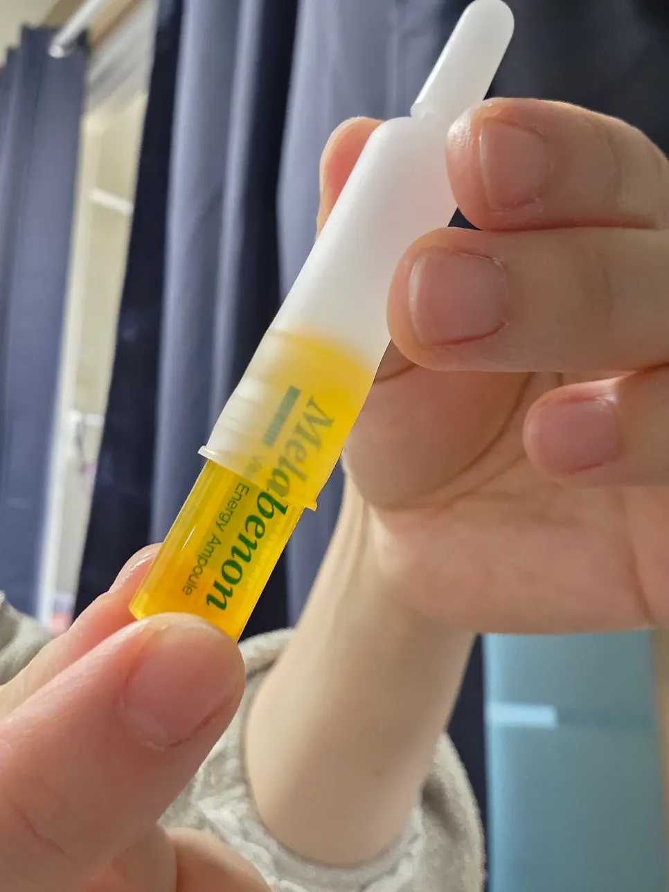 Ampoule container opened by bending back the top