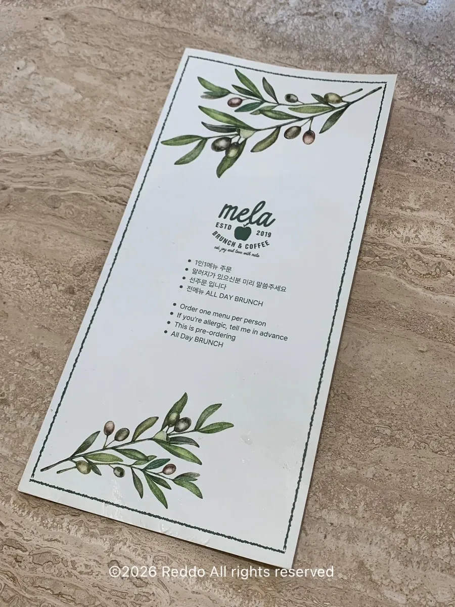단체 모임에 좋은 가운데 큰 테이블 좌석