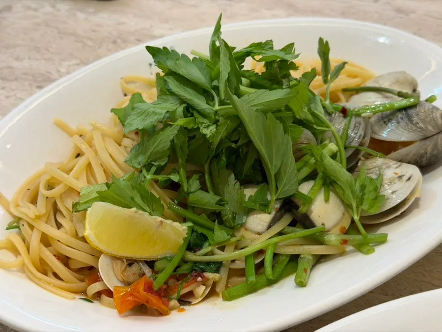 Minari vongole oil pasta twirled on a fork