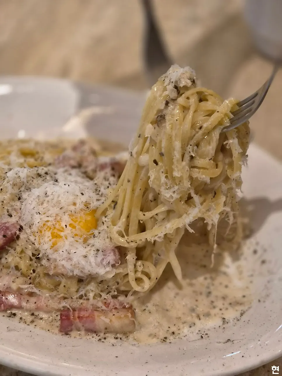 Thick sauce clinging to the noodles of the carbonara