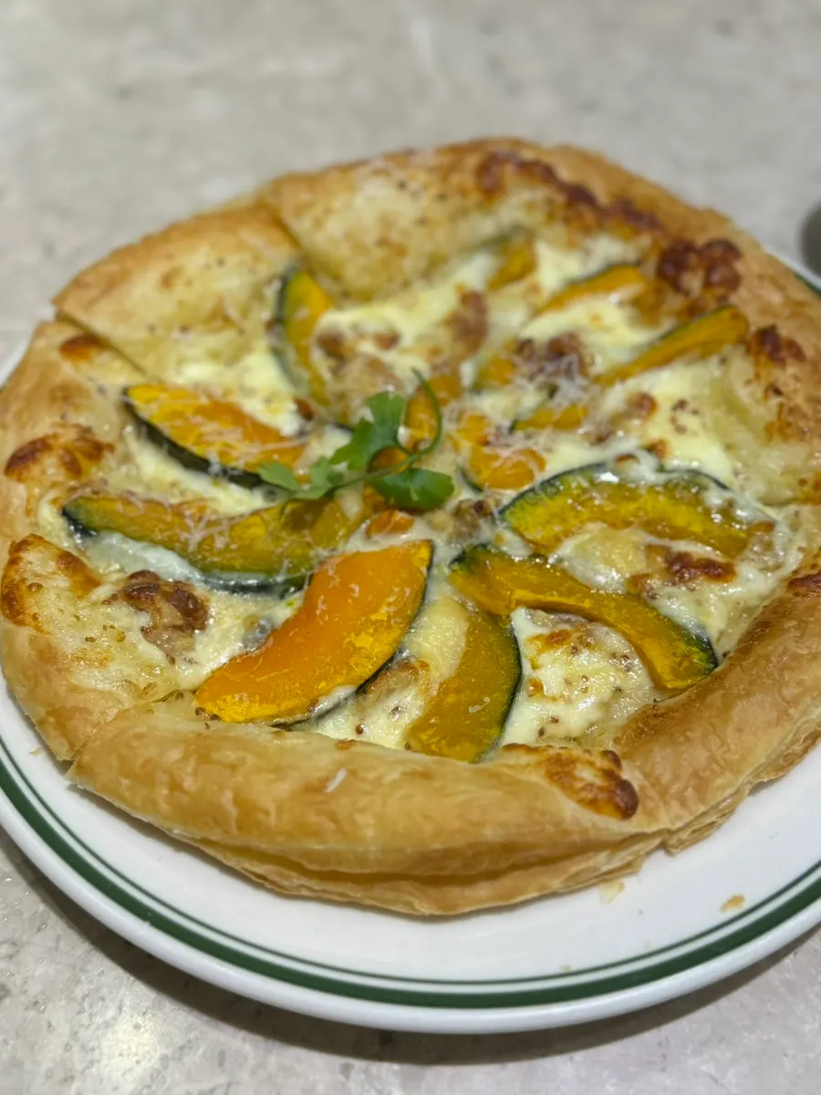 A whole pumpkin gorgonzola pastry pizza