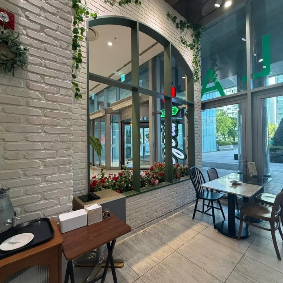 멜라 매장 사진 포인트 공간