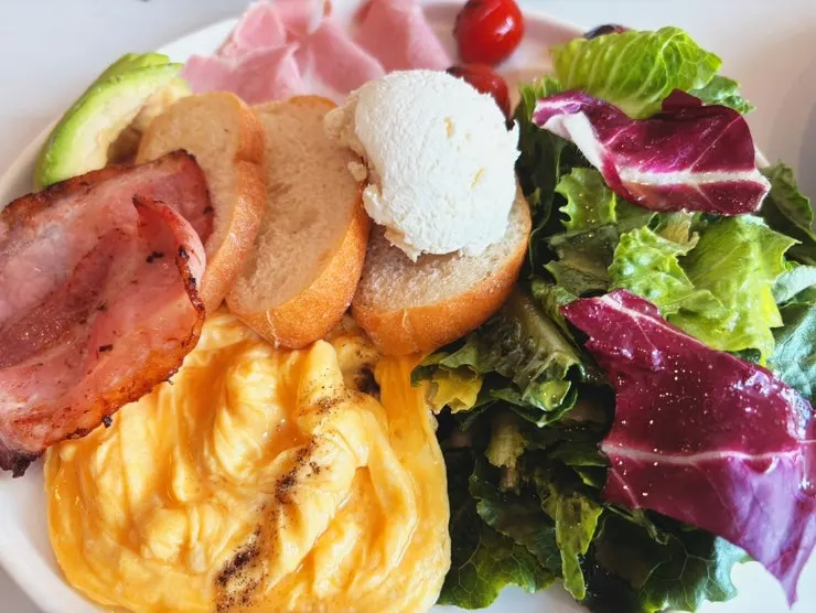 Mellang Platter with omelette, bacon, avocado, and bread