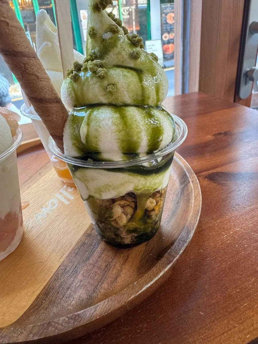 복숭아 아이스크림 한 숟가락