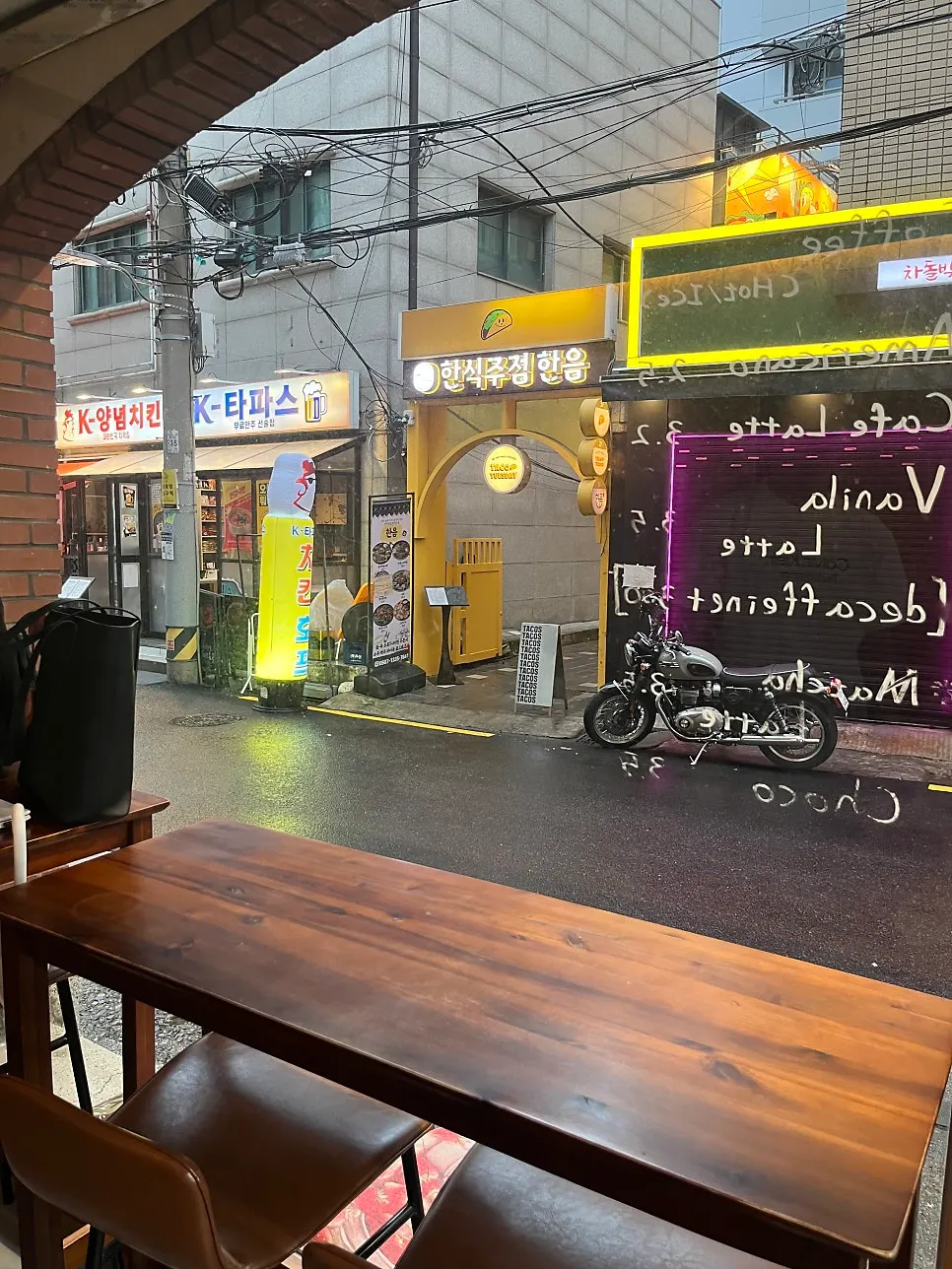 멜로우즈 매장 안 좌석 배치