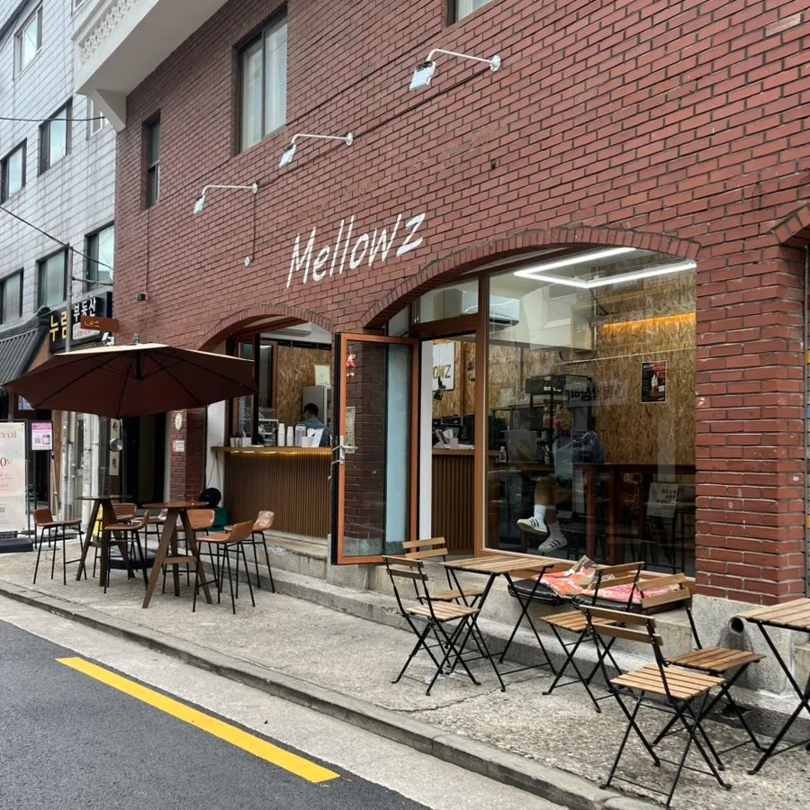 멜로우즈 매장 외부와 야외석