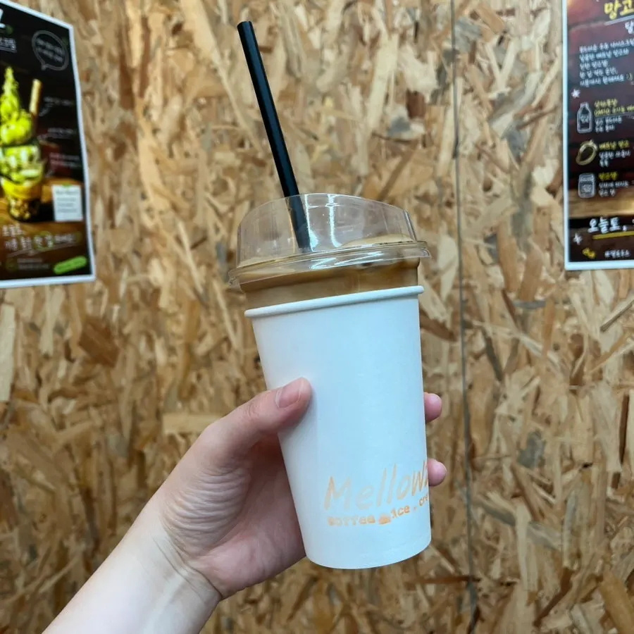 산미 있는 원두로 내린 아이스 아메리카노