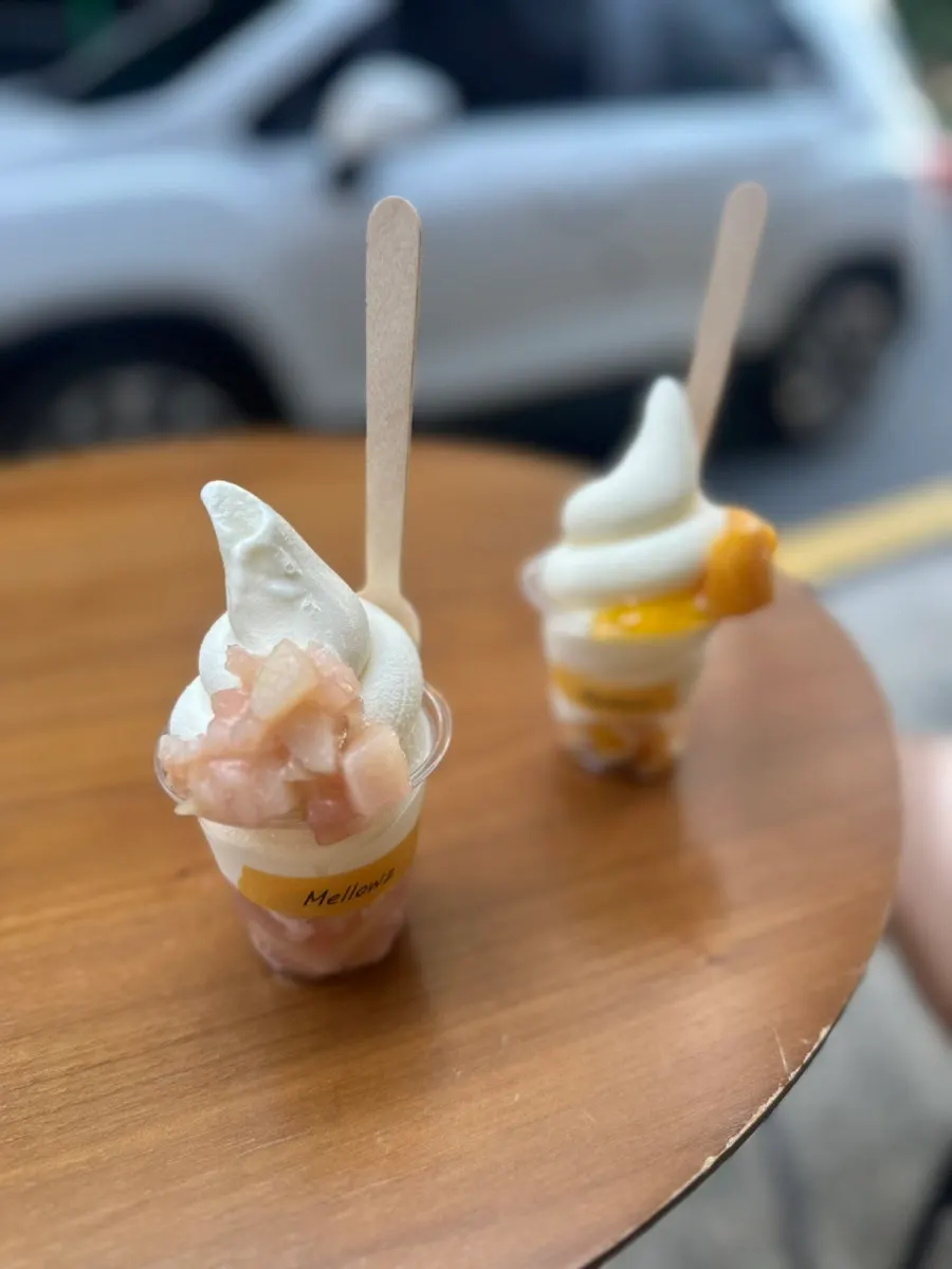 Mellows peach soft serve topped with chunky peach pieces