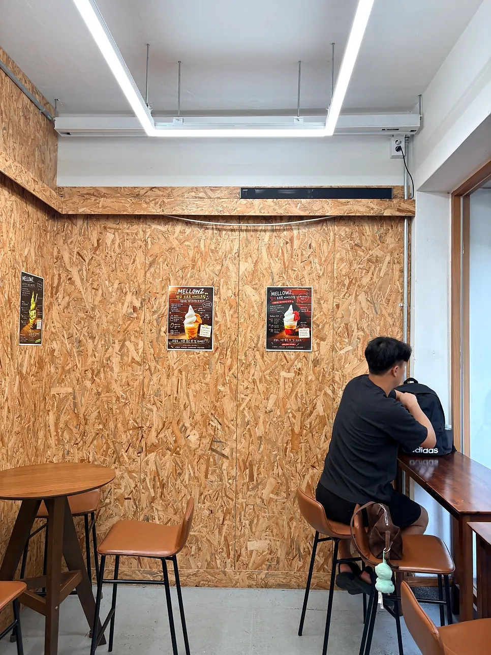 Cozy, clean café interior