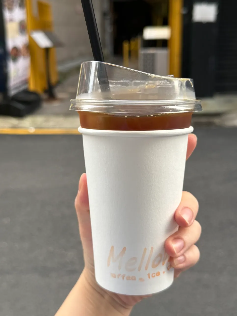 Mellows decaf iced americano