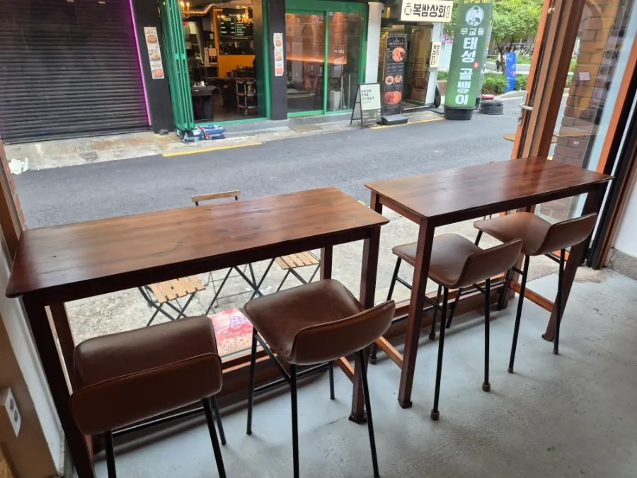 Indoor seat at Mellows good for solo café time